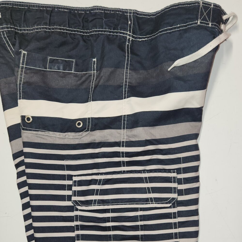 Merona, Men's lined swimtrunks in size small/ 32" waist